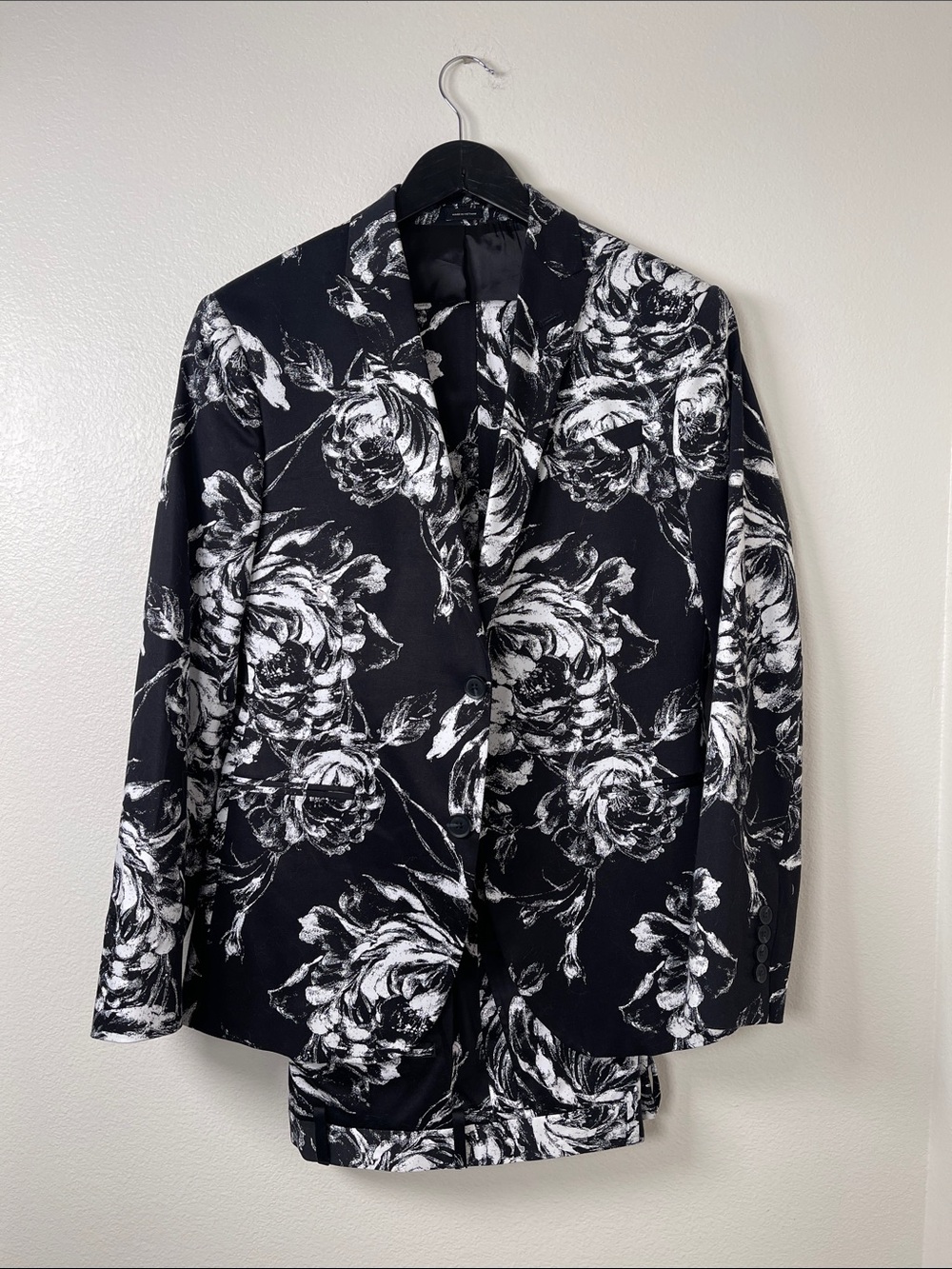 jf j.ferrar Floral 2 piece suit